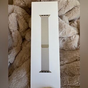 Apple Watch Silver 42mm Natural Milanese Loop